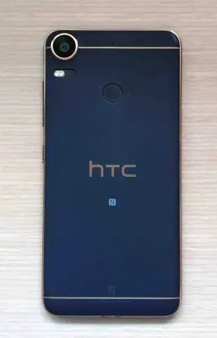 HTC Desire 10 Pro 4G / 64G 2000萬畫素 旗艦機等級拍照手機 (螢幕有黑點與直線條如圖片)
