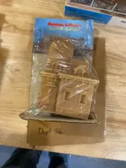 mountains in minutes Victorian Mansion New in package Train Layout Locomotive