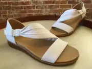 Naturalizer White Linen Indie Closed Back Tailored Sandal 6 New