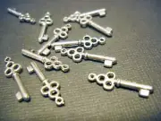 10 Skeleton Key Charms Miniatures Antique Silver Tone Steampunk Findings 18mm
