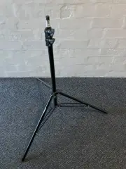 NEEWER LIGHT STAND FOR PHOTO AND VIDEO. 190 cm MAXIMUM HEIGHT. MINT AND UNUSED.