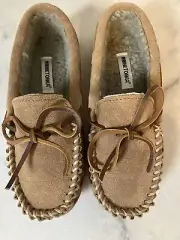 NIB Minnetonka Leather Moccasins Child Size 5 Slip On Benson Trapper Slippers