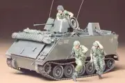 Tamiya 35135 1:35 US M113 (ACAV) Armored Cavalry Assault Military Vehicle Kit