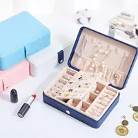 在飛比找momo購物網優惠-【愛家樂】日韓熱銷靈活收納外層防水磁扣設計可攜帶式珠寶盒項鏈