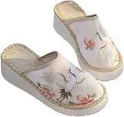 [GHAKKE] Women's Ethnic Style Floral Embroidered Slippers Home Casual Thick Sole Slippers Chinese Traditional Style Wedge Heels Shoes Fashion Platform Mule Shoes(Beige,5)
