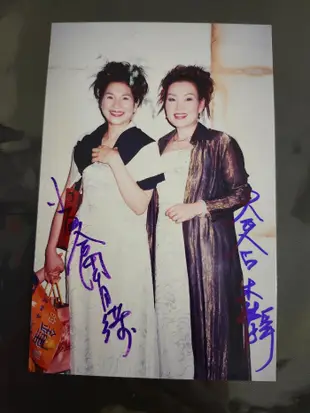 劉容嘉，潘儀君，小嫻，陳孝萱，王婉霏，吳辰君，愷樂，阿雅，大小百合，楊潔玫，王心恬，韋汝 親筆簽名照