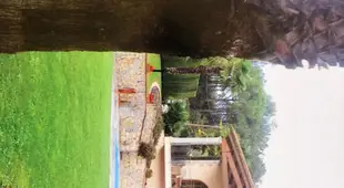 VILLA CON PISCINA INTERIOR