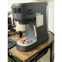 在飛比找蝦皮購物優惠-1. Electrolux 伊萊克斯 500半自動義式咖啡機