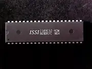 IS89C52-40W - ISSI CMOS Single Chip 8-bit Microcontroller 8kb-FLASH (DIP-40)