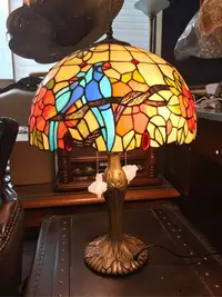 在飛比找Yahoo!奇摩拍賣優惠-鸚鵡16吋大Tiffany桌燈 蒂芬妮桌燈 鄉村彩繪玻璃桌燈