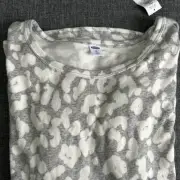 Old Navy Stretch Knit Leopard Print Top XL Tall Gray White Long Sleeve Pullover