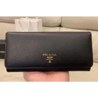 在飛比找蝦皮購物優惠-極新品 PRADA 真品 1M1132 Metal 金字 S