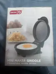 DASH 4" Mini Maker Electric Griddle Round Nonstick 350 Watts - Eggs Pancakes NEW