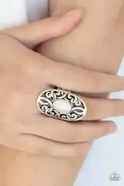 Paparazzi: GLEAM Big - White Ring