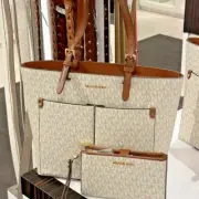 Michael Kors MD Double Pocket Tote Bag+Double Zip Wristlet Wallet Set (Vanilla)