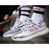 在飛比找蝦皮購物優惠-全新 Adidas 2020 版本Yeezy boost Y