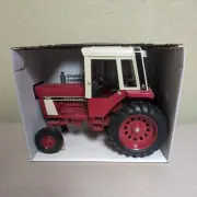ERTL International 1586 Tractor with Cab 1:16 Scale Diecast NIB
