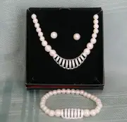 AVON GLISTENING PEARLESQUE 3pc NECKLACE, BRACELET & STUD EARRINGS