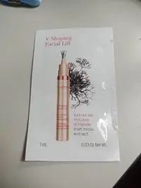 在飛比找Yahoo!奇摩拍賣優惠-克蘭詩v型抗引力大眼精華 1ml 2023/12