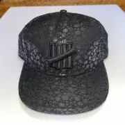 Undefeated New Era 59fifty Fitted Hat Black Men’s Sz 7 3/4 Leopard Satin
