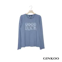 在飛比找momo購物網優惠-【GINKOO 俊克】GOOD LUCK刺繡上衣