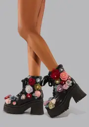 [Widow] Cast Your Light Combat Boots