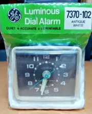 GE Alarm Clock Vintage Luminous Dial USA 7370-102 New Old Stock Sealed NOS