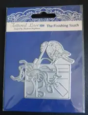 Gorgeous Robin with Gift Box - THE FINISHING TOUCH DIE TLD500 - Tattered Lace