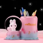 可愛發光卡通兔子水晶球筆筒 學生創意節日禮品 桌面收納桶 卡通兔子筆插水晶球生日禮物