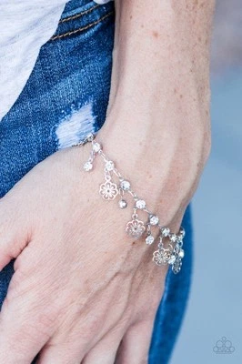 Paparazzi Hibiscus Breeze WHITE Bracelet!