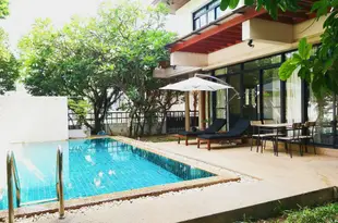 市中心超大泳池花園別墅 BTS nanaDeluxe house with big pool near Nana BTS Villa Luxury Villa