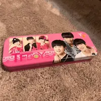 在飛比找蝦皮購物優惠-TFBOYS 貼鉛筆盒 全新商品