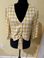 Ladies BCBGeneration Top M 100%Rayon Front Tie Yellow/White made In Sri Lanka