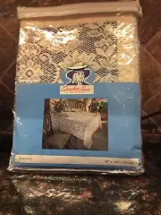 New Quaker Lace Margaret Pattern Tablecloth Orig. Pkg. 60 X 104 Oblong
