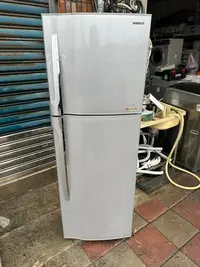 在飛比找Yahoo!奇摩拍賣優惠-全誠家電---(1)中古東芝（228L）雙門冰箱.桃園中壢二