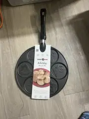 Brand New Nordic Ware Holiday Pancake Pan