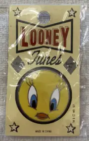 1997 Warner Bros Looney Tunes Vintage “Tweety” Button Pin Back NIP
