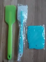 3 PIECE SILICONE RUBBER CAKE SPREADERS AND SPATULAS SET