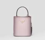 PRADA水桶包 BORSA PRADA PANIER SMALL IN SAFFIANO｜夏日限定★滿萬折$500!!保健食品3件9折!!