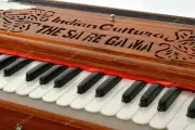 Portable 3.5 Octave 9 Stopper Calcutta Style Multi Bellow Harmonium With Bag