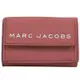 MARC JACOBS 印字LOGO防刮三折釦式零錢小短夾(玫紅)