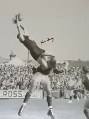 MASSIVE KEVIN MURRAY SIGNED 62 x 50 CM PRINT HALL OF FAME LEGEND AFL FOOTBALL