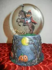 RARE HEADLESS HORSEMAN SNOWGLOBE WATERGLOBE - HALLOWEEN HORROR GLOBE DISPLAY