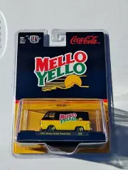 M2 Machines Coke 52500-A28 1967 Dodge A100 Panel Van Mellow Yellow CHASE 750