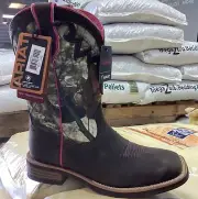 New Women’s Ariat Cowboy Boots Brown Camo Pink Boots 10012828 Size 7