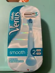 Gillette Venus Smooth Women's Razor Handle + 2 Blade Refills New in Package