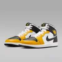 在飛比找博客來優惠-NIKE AIR JORDAN 1 MID男籃球鞋-黑黃-D