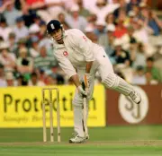 1999 England v New Zealand at Old Trafford GRAEME HICK IS OUT- Old Cricket Photo