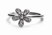 PANDORA Dazzling Daisy Ring -