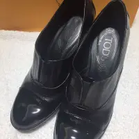 在飛比找Yahoo!奇摩拍賣優惠-真品Tod's黑色雙材質漆皮高跟靴～踝靴～牛津鞋～學院風～3